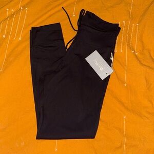 NWT Riyan Wear Leggings
